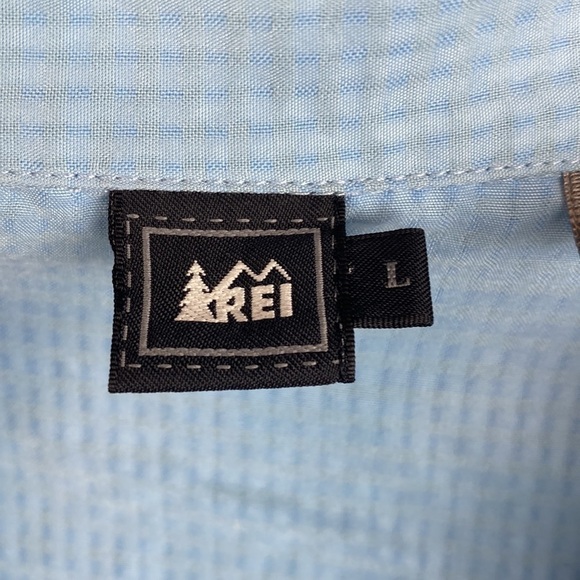 Woman’s REI Blue Button-Down Short Sleeve Blouse- Size Large - Picture 5 of 7